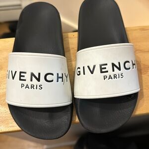 Children’s Givenchy slide’s (white n black)